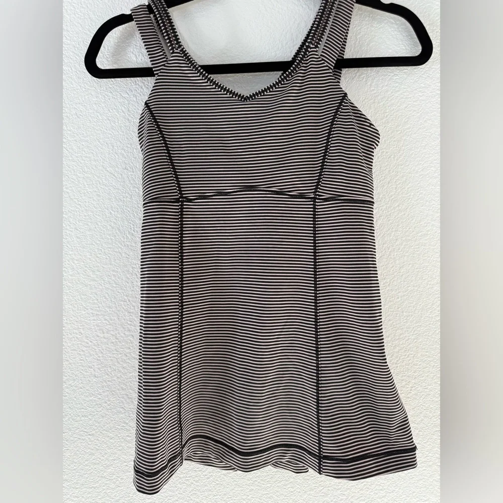 Lululemon double strap tank with built in bra
